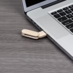 00033-4GB-Pen Drive 4GB Bambu Giratório