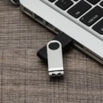 00015-RM 8GB-Pen Drive RM Giratório Metal 8GB